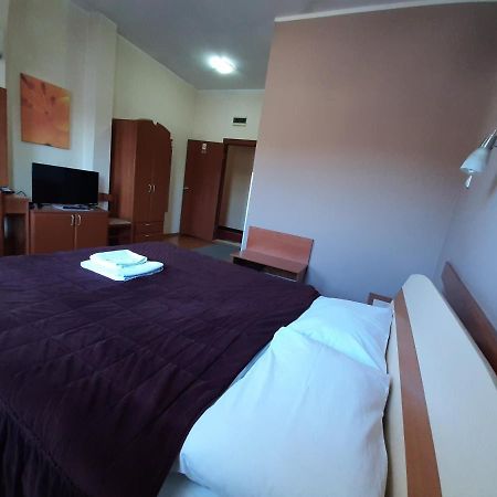 Sin-Kom Hotel Garni ปิโรต์ ภายนอก รูปภาพ