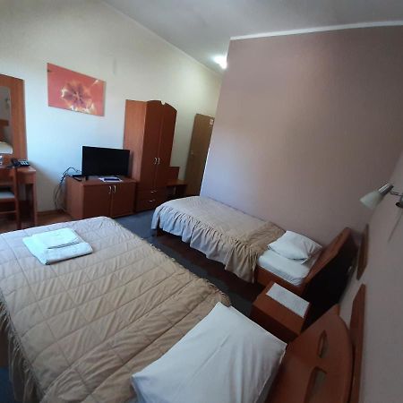 Sin-Kom Hotel Garni ปิโรต์ ภายนอก รูปภาพ