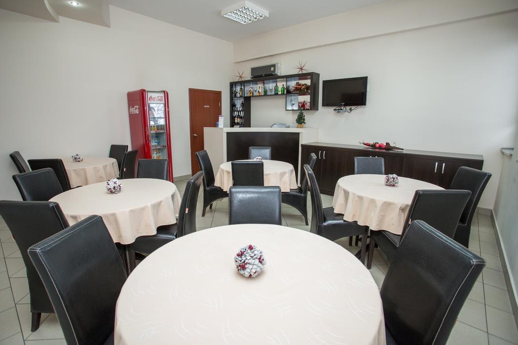 Sin-Kom Hotel Garni ปิโรต์ ภายนอก รูปภาพ