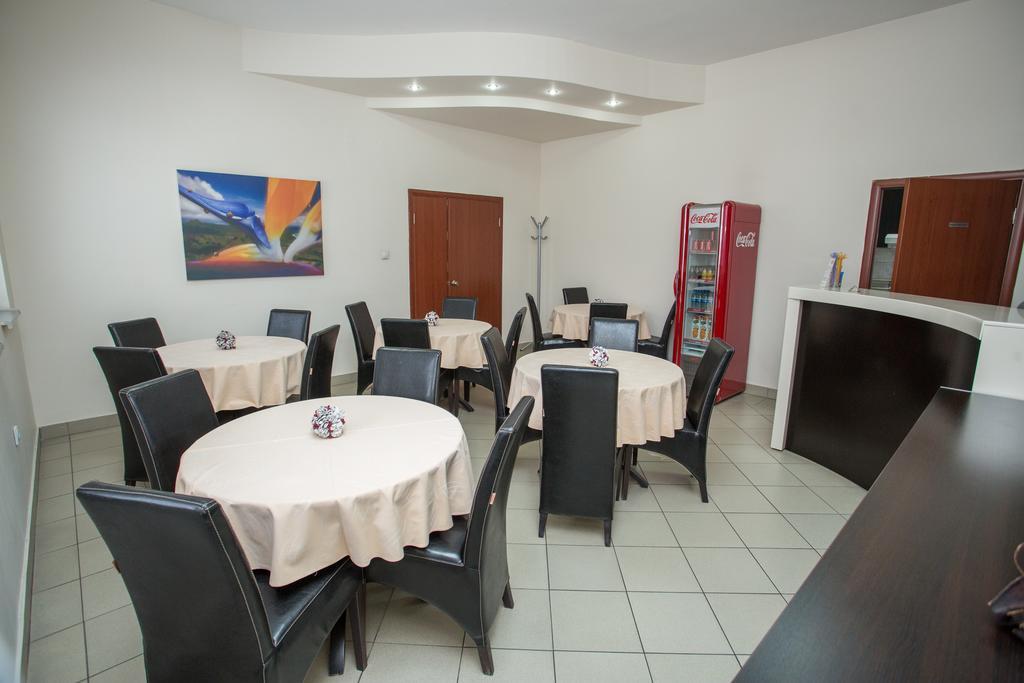 Sin-Kom Hotel Garni ปิโรต์ ภายนอก รูปภาพ