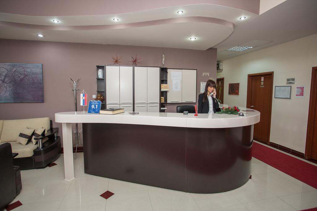 Sin-Kom Hotel Garni ปิโรต์ ภายนอก รูปภาพ