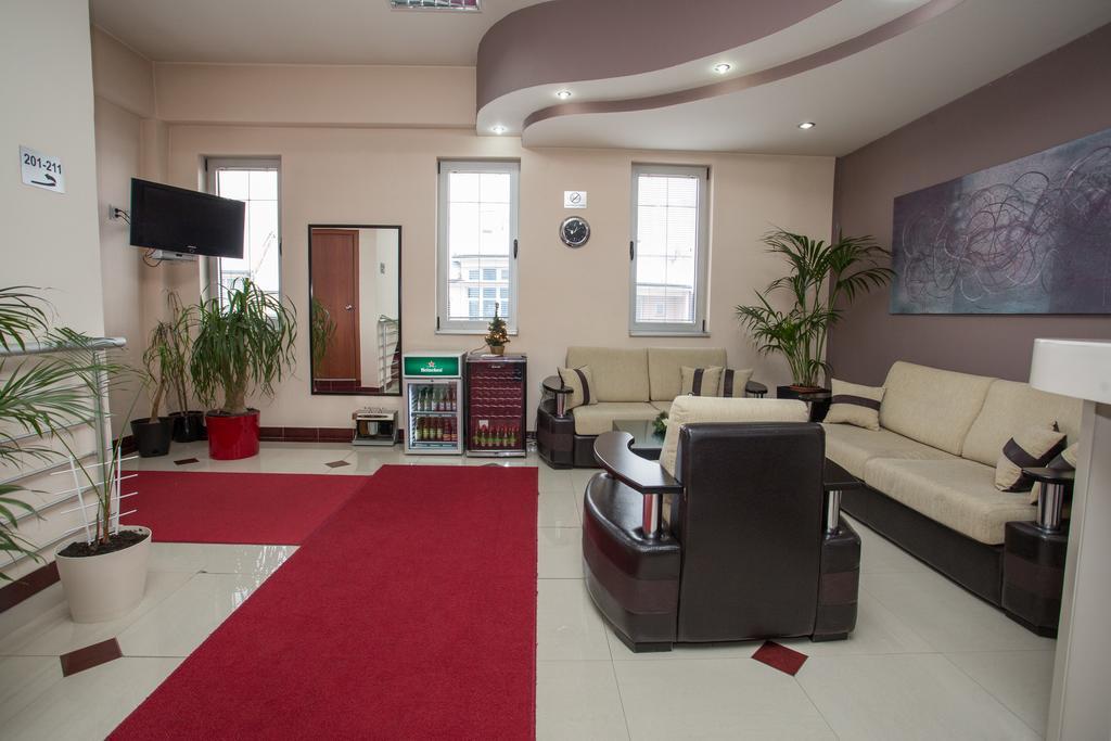 Sin-Kom Hotel Garni ปิโรต์ ภายนอก รูปภาพ