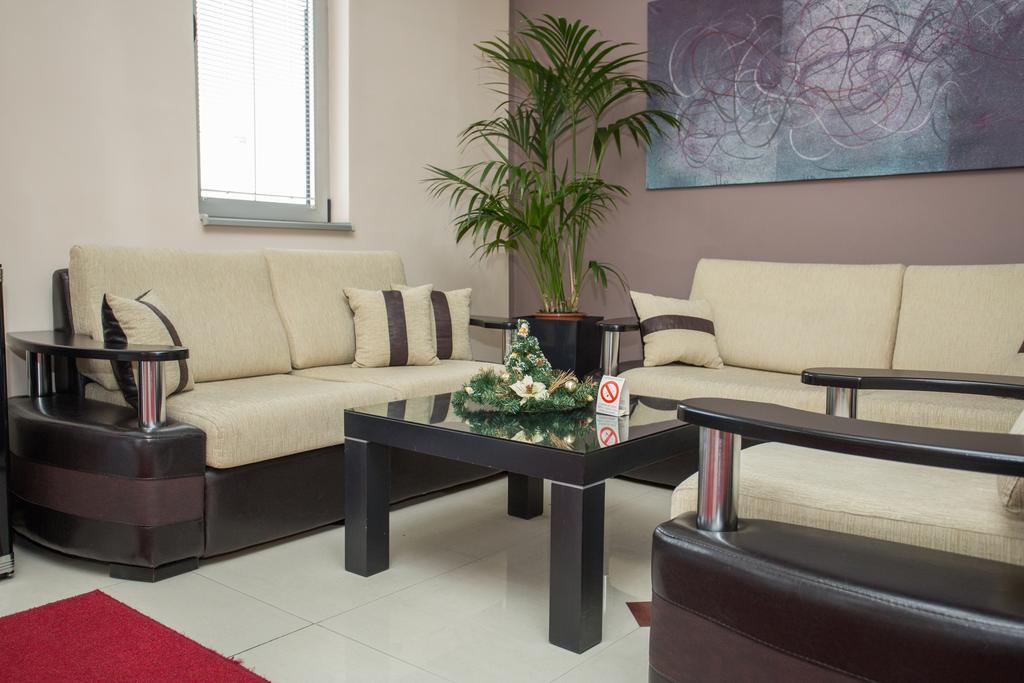Sin-Kom Hotel Garni ปิโรต์ ภายนอก รูปภาพ