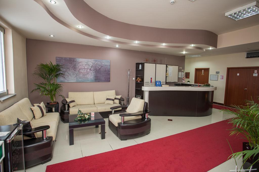Sin-Kom Hotel Garni ปิโรต์ ภายนอก รูปภาพ
