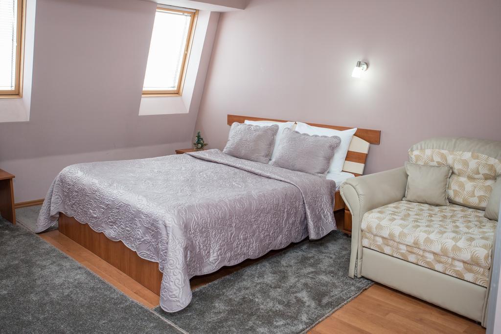 Sin-Kom Hotel Garni ปิโรต์ ห้อง รูปภาพ