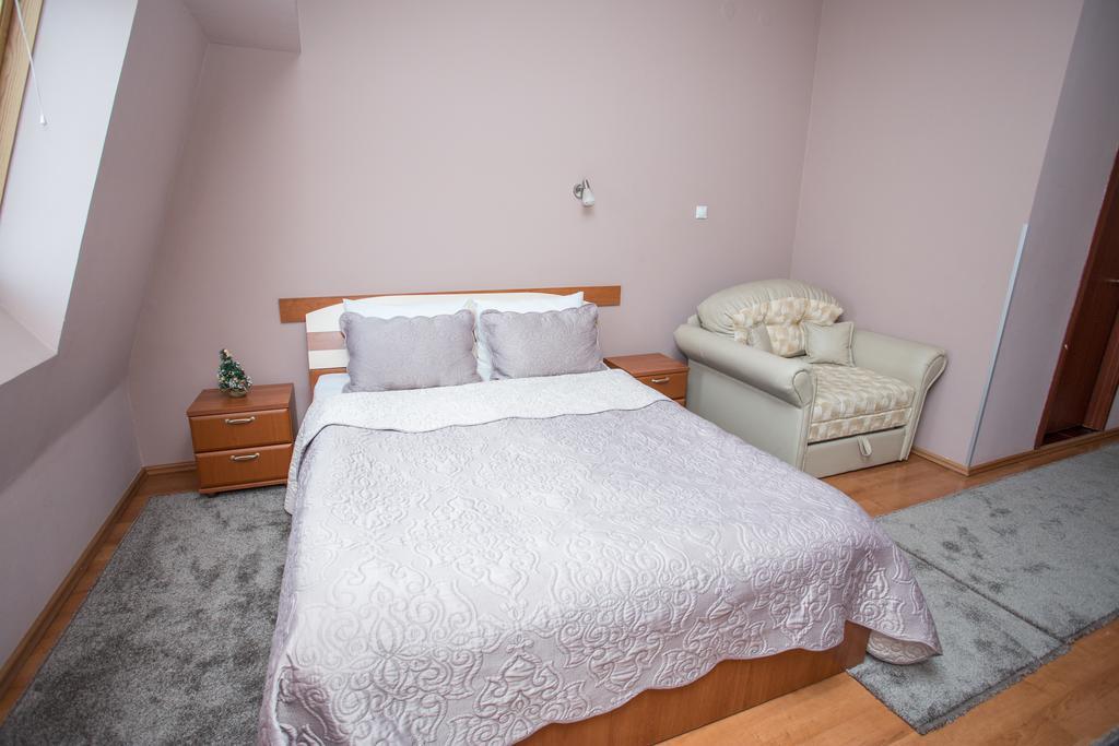 Sin-Kom Hotel Garni ปิโรต์ ภายนอก รูปภาพ