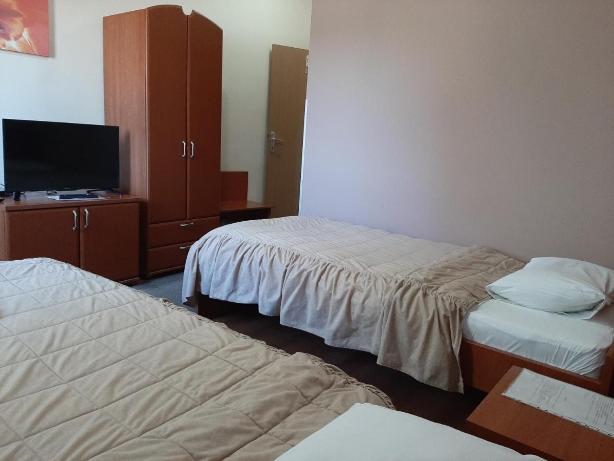 Sin-Kom Hotel Garni ปิโรต์ ภายนอก รูปภาพ